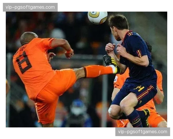 曼城球员集体围堵裁判施压，裁判团队维持判罚尺度一致